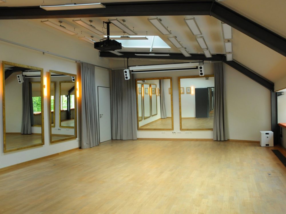 Spiegel Salon Unterricht Raum von Urquiza Tango Argentino in Berlin Prenzlauer Berg