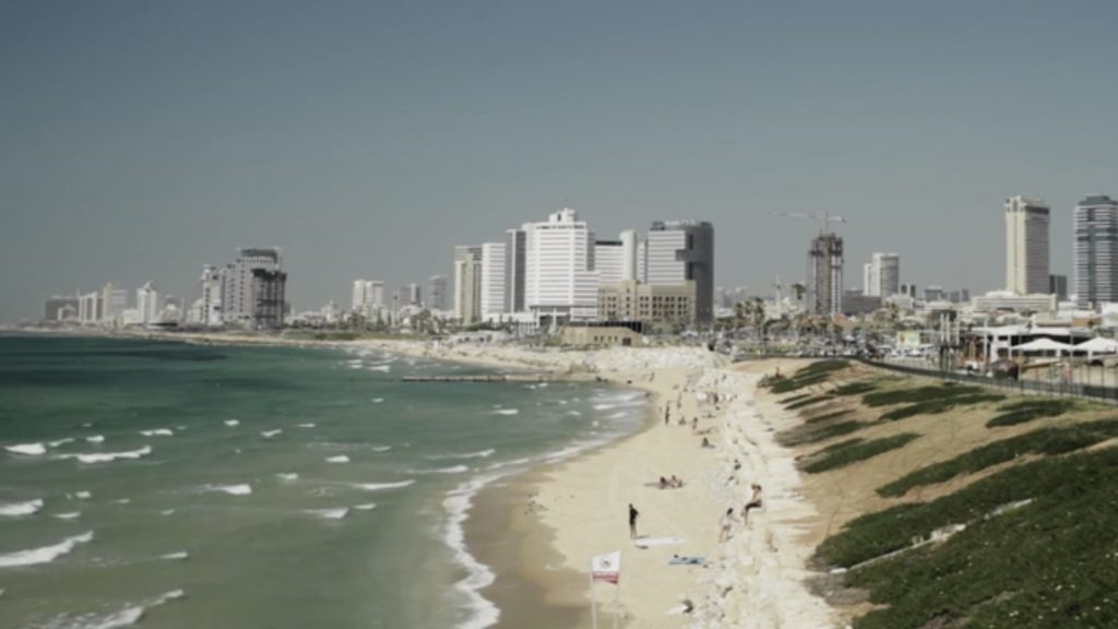 Con el Tango eine Urquiza Dokumentarfilm Scene Ankunft nach Tel Aviv